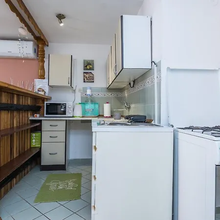Apartment Jelena 50m From The - Happy Vir